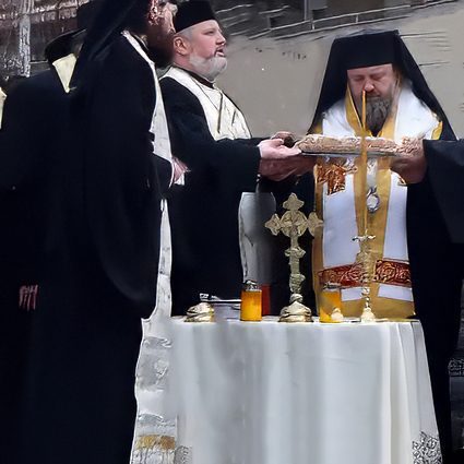 Preoti la slujba parastasului.