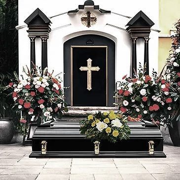 Sicriu, coroana si cruce din lemn. Magazinul funerar F24 este localizat in sectorul 5 din Bucuresti.