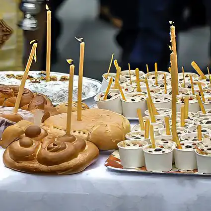 Colaci, coliva si alimente pentru milostenie.