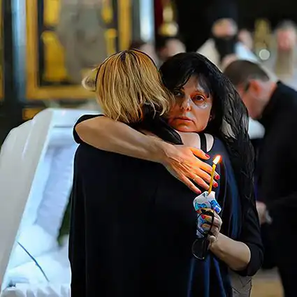 Femeie indurerata la Parastas 40 zile si Pomana.