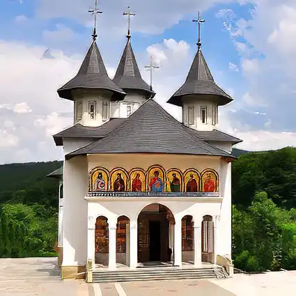 Slujba de Parastas se poate tine la biserica sau acasa.